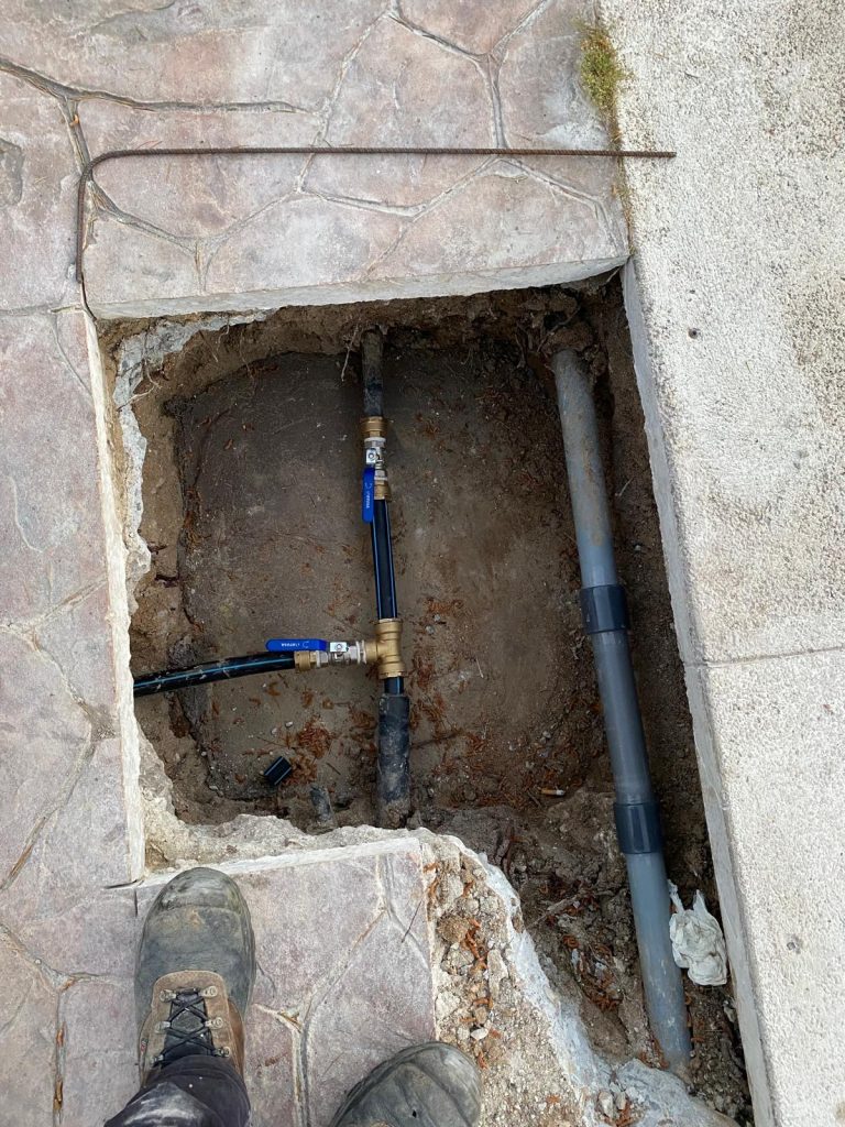 Instalación de Tuberías de Riego en Saiplen